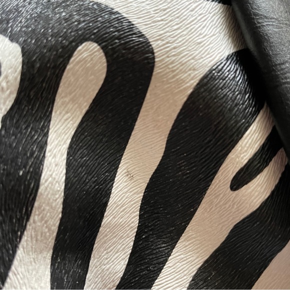 Zebra print purse - Picture 12 of 16